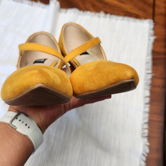 Jones New York Mustard Yellow Heels Size 8M - Picture 10 of 13